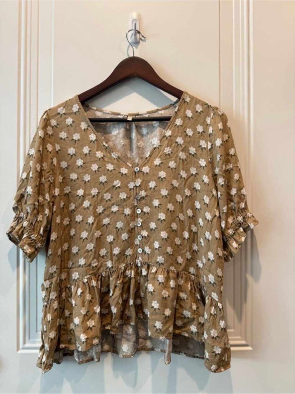 women’s floral top